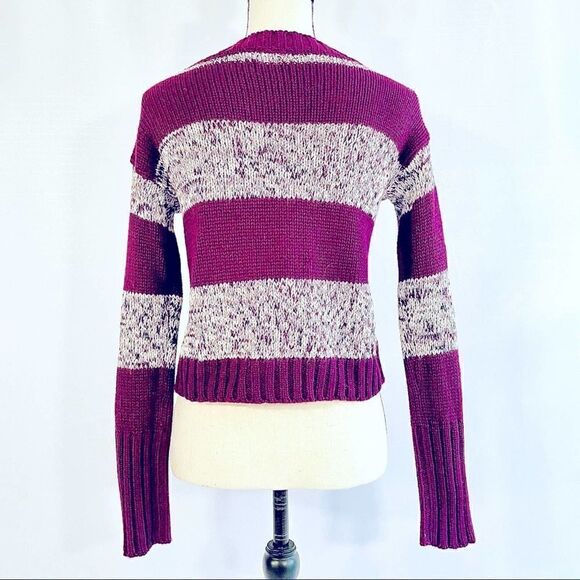 Take Out Cropped Knit Sweater - Picture 7 of 11